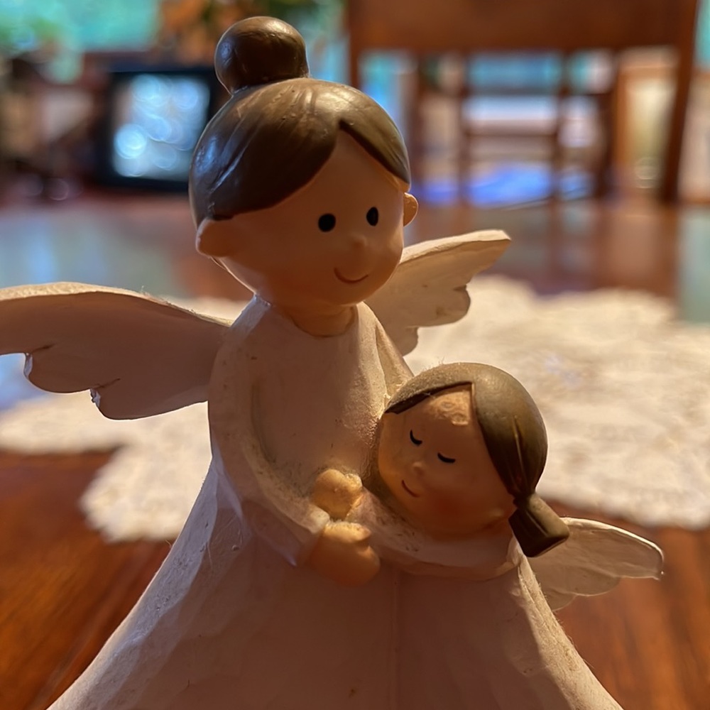 Grandma’s give the best hugs statue